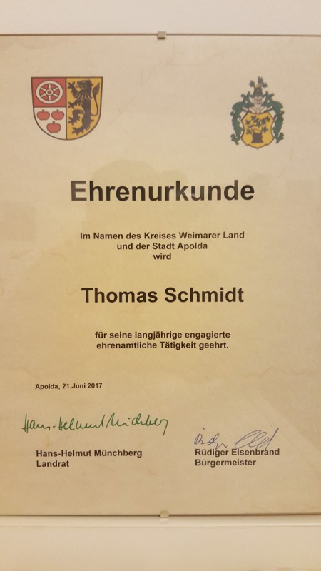 Thomas Schmidt erhält die Ehrenamtsurkunde!